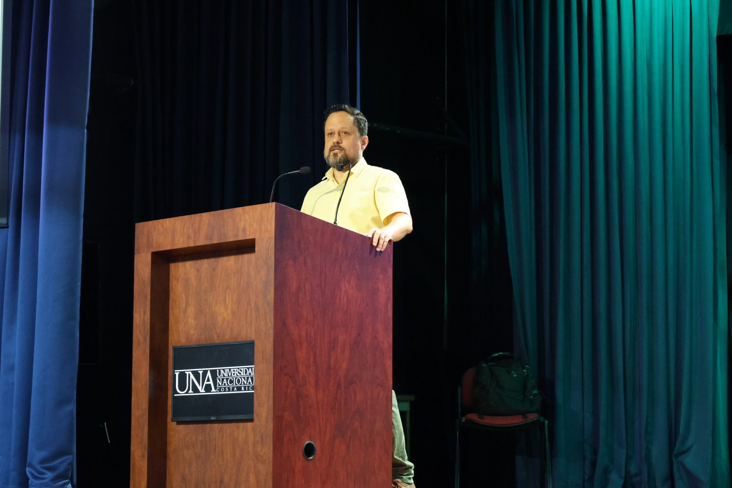 Imagen principal del artículo: UNA premió a estudiantes destacados en la Olimpiada de Física