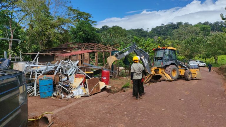 Autoridades desalojaron asentamiento ilegal de coligalleros en Chorreras, Cutris