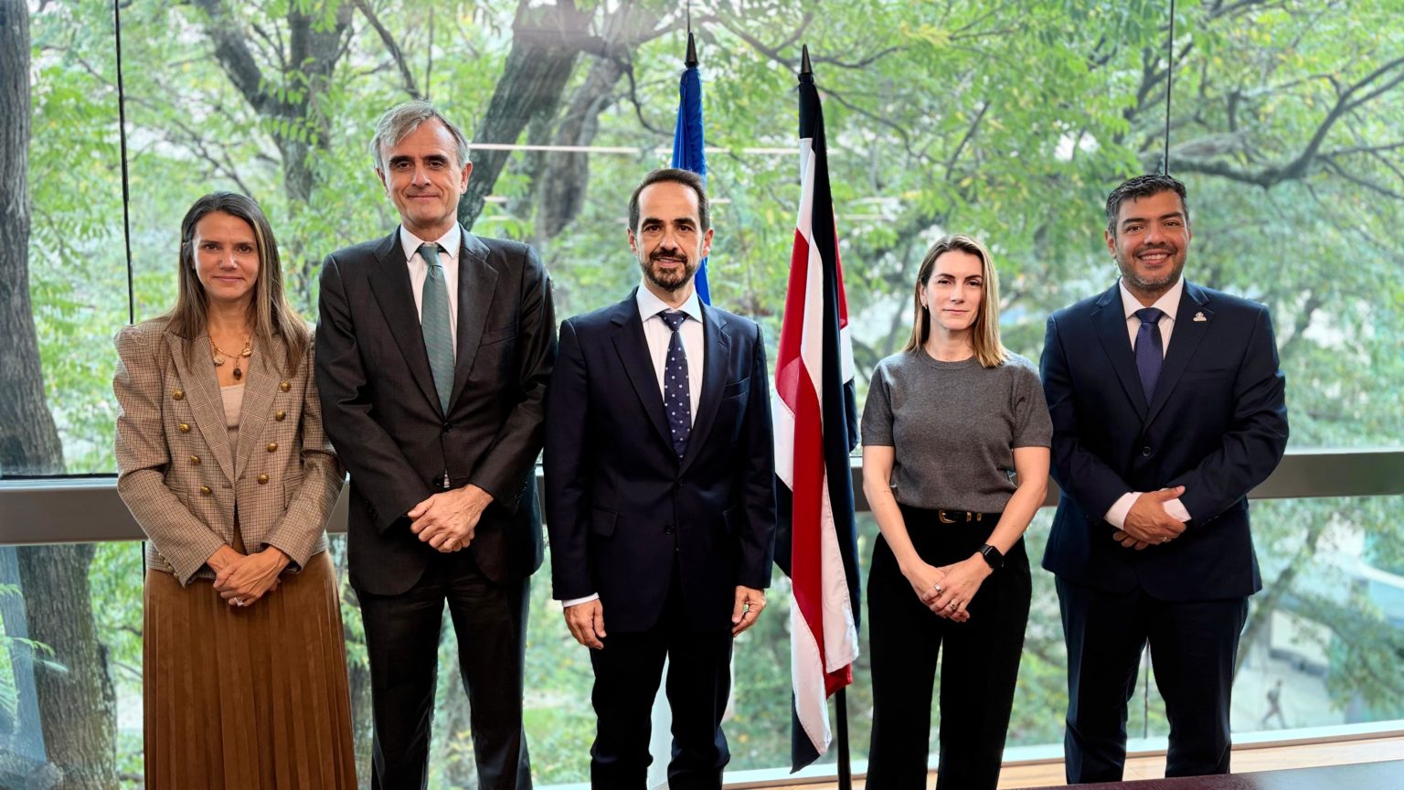 Imagen principal del artículo: El BID, España y CRUSA darán $1 millón para proyectos rurales de agua y saneamiento en Costa Rica
