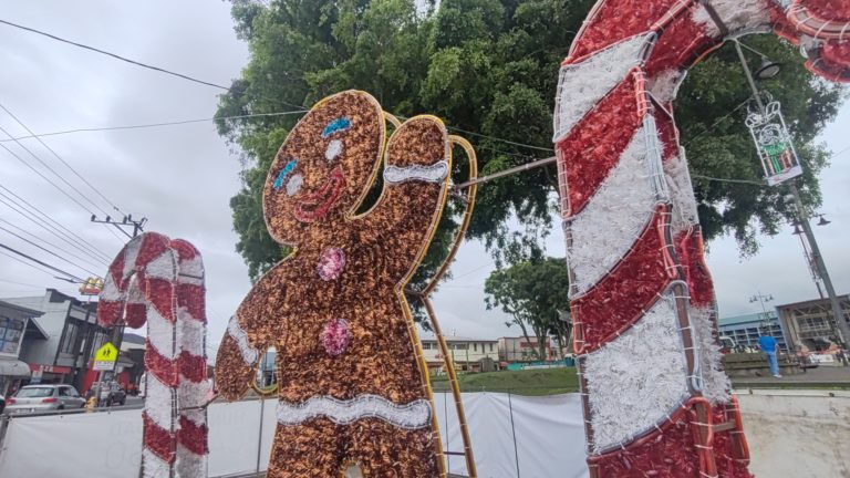 Cartago inicia la temporada navideña con iluminación y festivales culturales