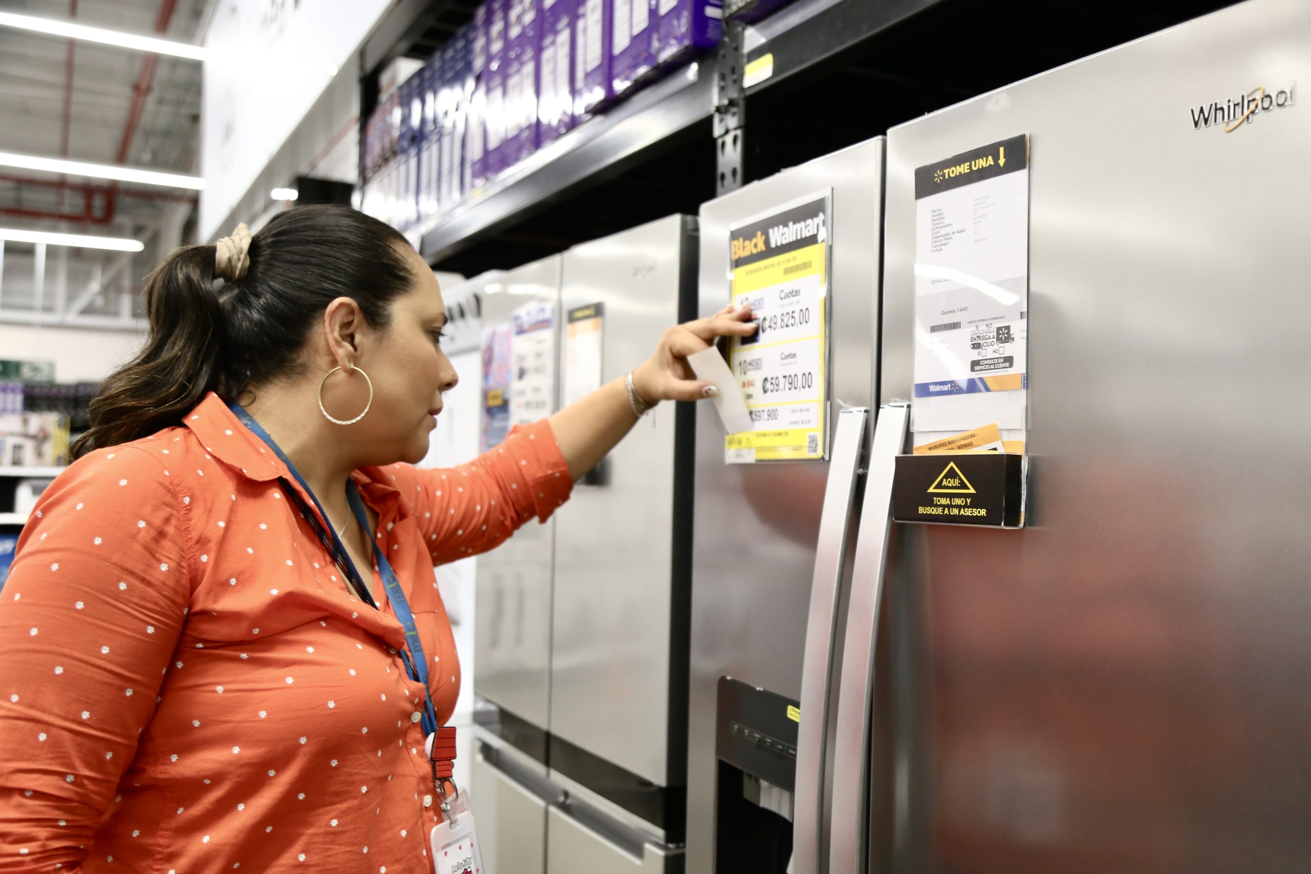 Imagen principal del artículo: MEIC fiscalizó comercios durante el Viernes Negro para garantizar información clara a los consumidores