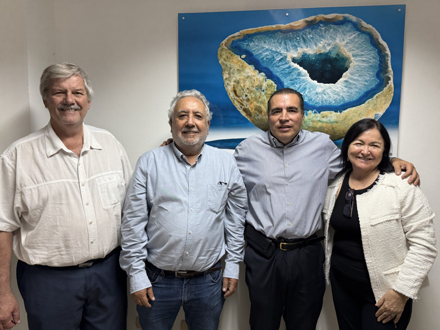 Imagen principal del artículo: Colegio de Geólogos se reúne con candidatos presidenciales para hablar sobre minería