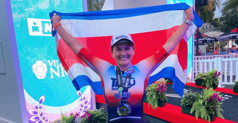 Triatleta tica Cyndi Cortés impone nuevo récord nacional en distancia Ironman