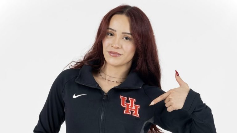 Nadadora tica Alondra Ortiz marcó su mejor registro en 100 mariposa durante el Phill Hansel Invitational