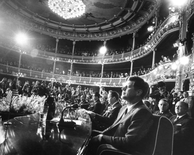 Más que una mesa: el legado vivo de la diplomacia costarricense