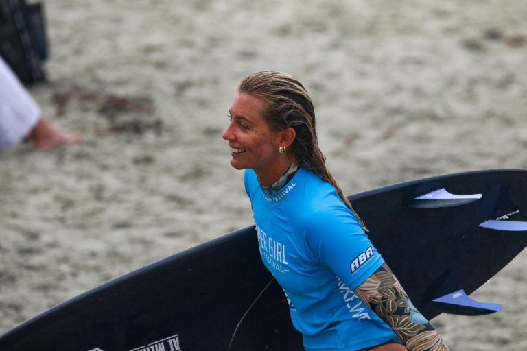 Leilani McGonagle finaliza tercera en el Super Girl Surf Pro de Jacksonville, Florida
