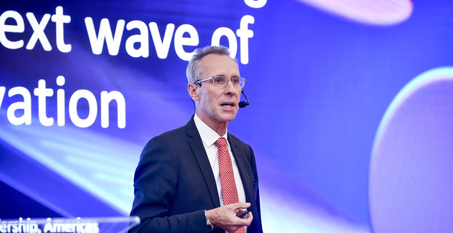 Imagen principal del artículo: La próxima ola tecnológica: 5G y 5G para empresas marcarán la década