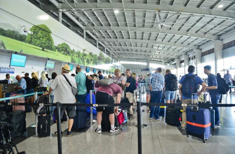 Temporada alta de turismo inició con crecimiento de 12% en ingresos por vía aérea