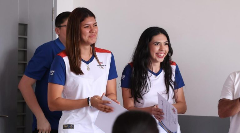 Rinden homenaje a selección nacional de baloncesto por conquistar medalla de plata en Juegos Centroamericanos