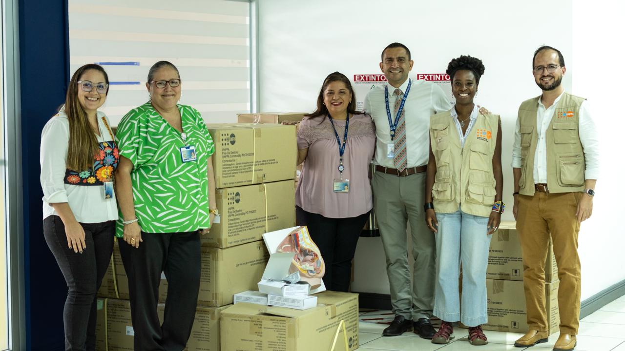 Imagen principal del artículo: UNFPA brinda más de 120.000 insumos para la reducción de los embarazos en adolescentes en Limón