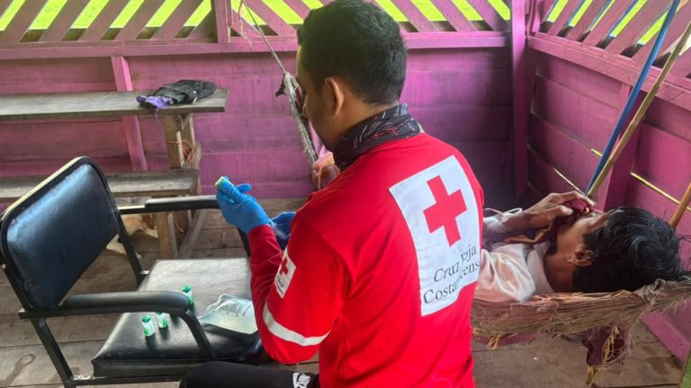 Cruz Roja aplica por primera vez suero antiofídico en una zona indígena para salvar vida de ciudadano