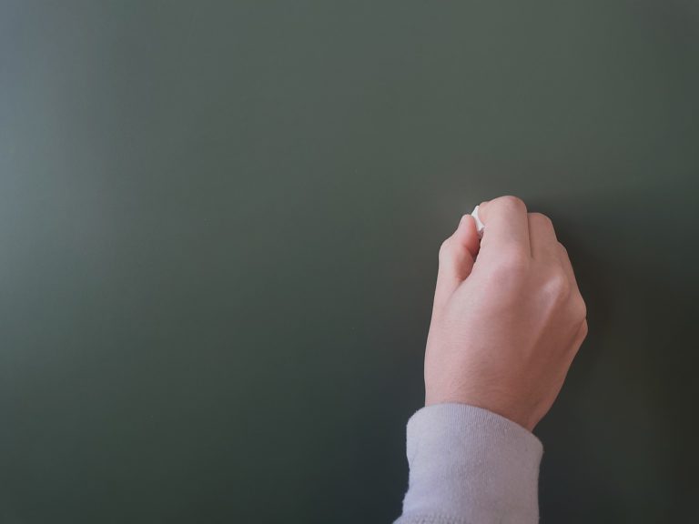 Enseñanza Bilingüe de la Matemática: una discordia convertida en un laboratorio de oportunidades para el futuro