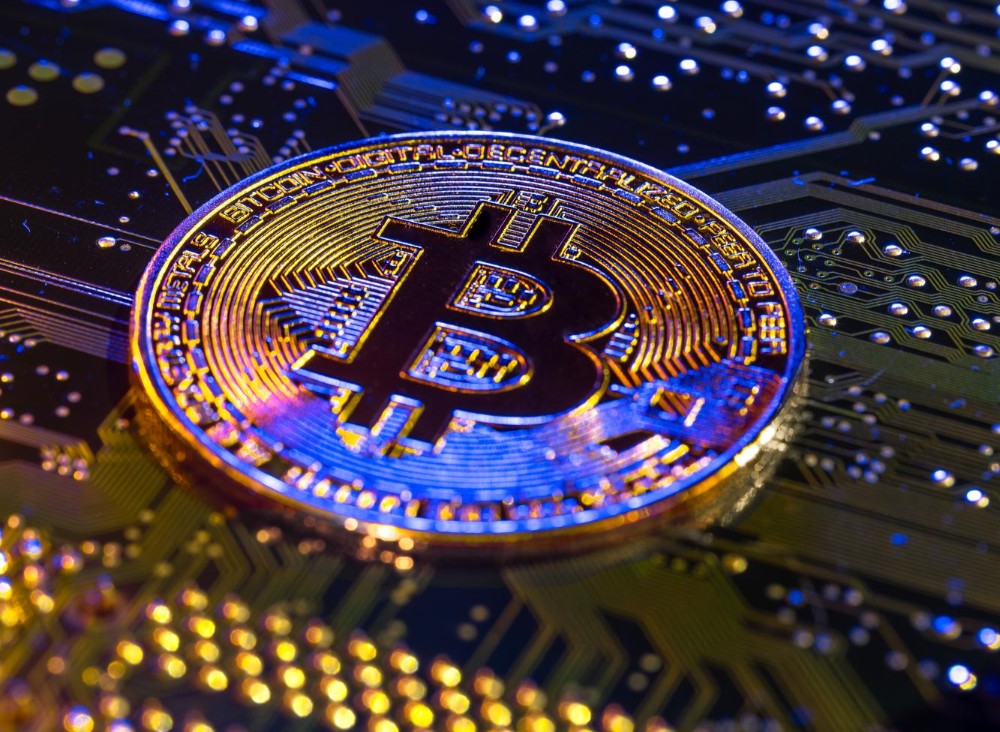 Imagen principal del artículo: Riesgos y fraudes en el mundo cripto 2025