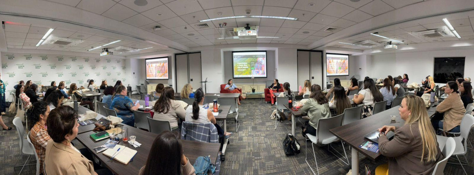 Imagen principal del artículo: Procomer impulsa el liderazgo femenino en encuentro que reunió a más de 50 empresarias