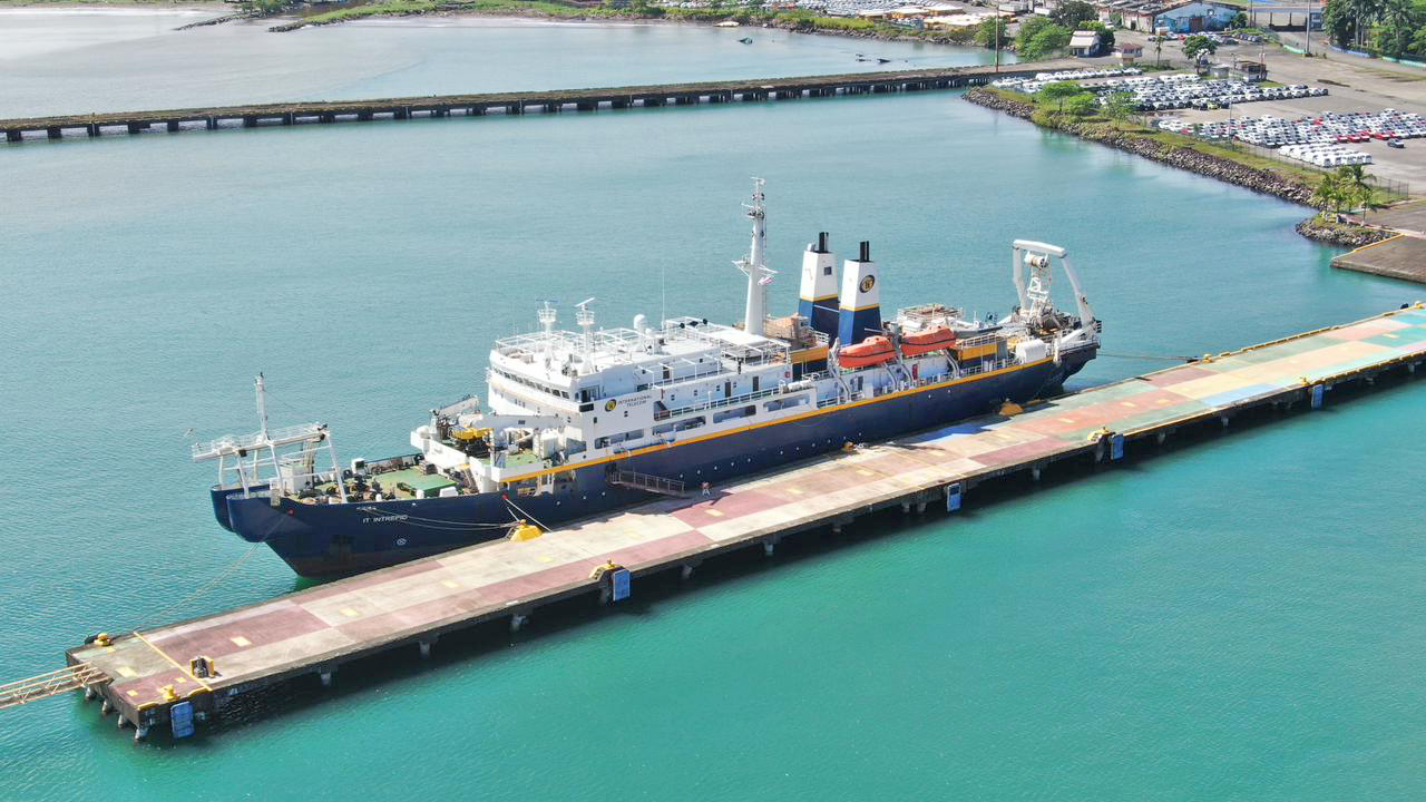 Imagen principal del artículo: Costa Rica recibe el cable submarino TAM-1, clave para fortalecer la conectividad internacional