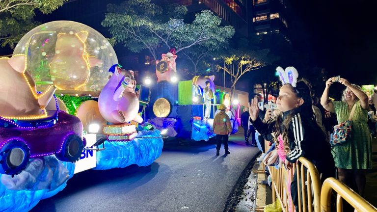 BN ilumina el Festival de la Luz con una carroza que celebra el poder del ahorro y la magia de los sueños