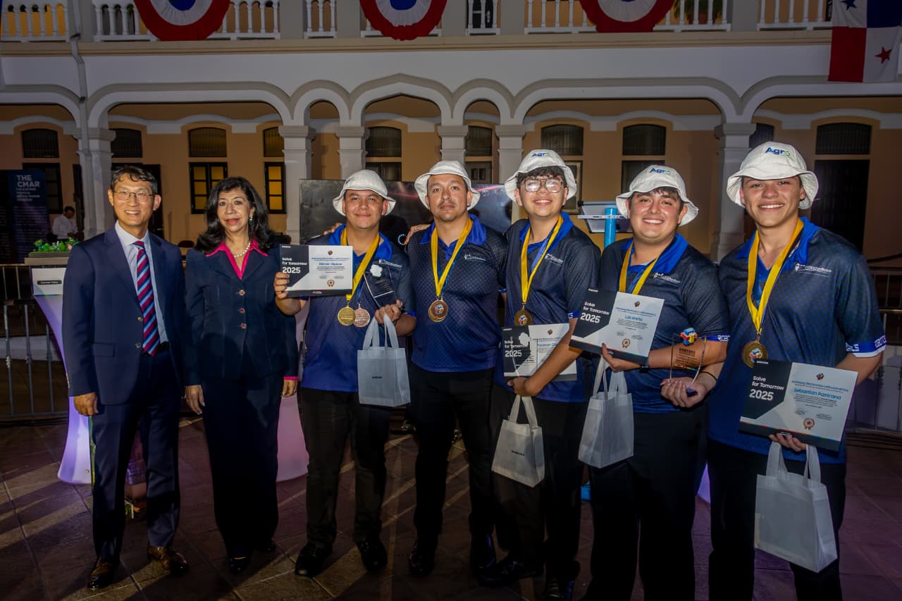 Imagen principal del artículo: Samsung invierte en el presente y el futuro de Costa Rica a través de la educación tecnológica