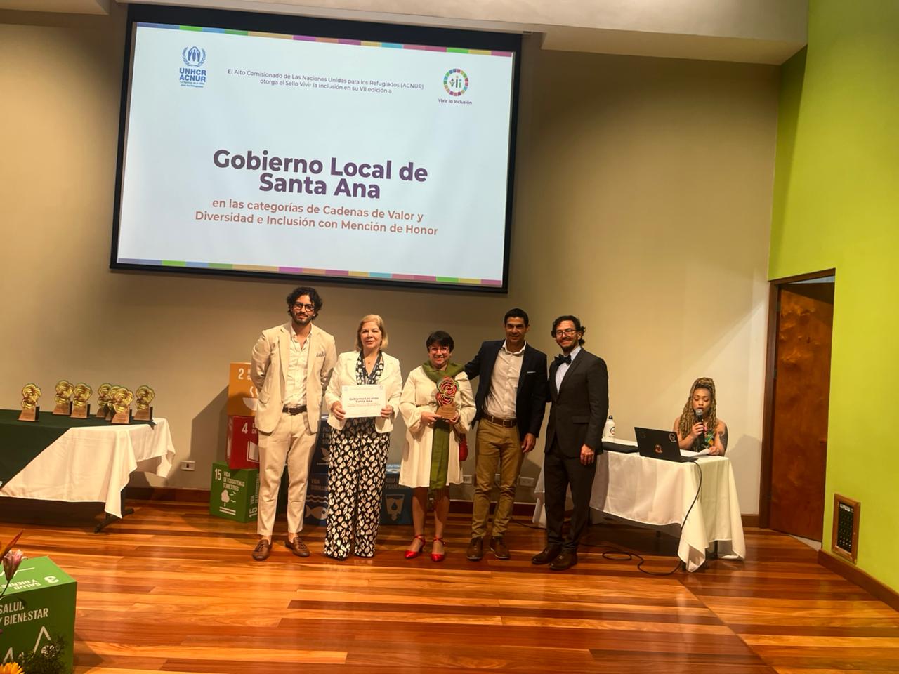 Imagen principal del artículo: Municipalidad de Santa Ana recibe por tercera ocasión el “Sello Vivir la Inclusión” de ACNUR Costa Rica