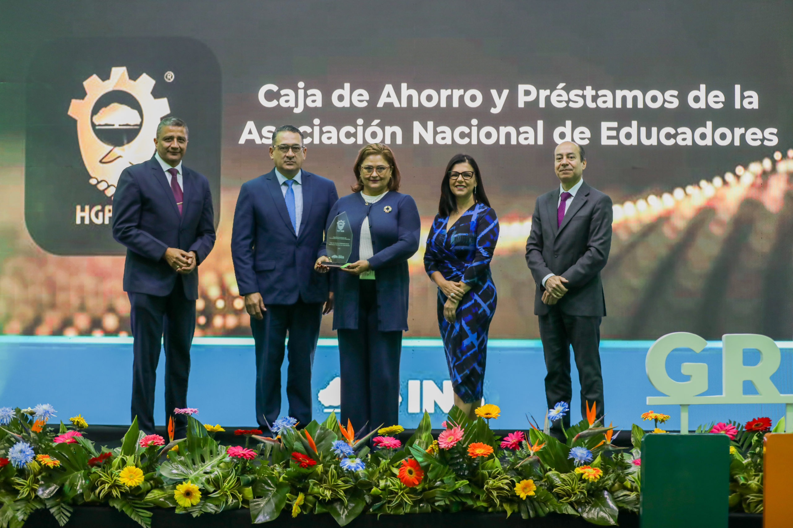 Imagen principal del artículo: Caja de ANDE obtiene dos distinciones por su gestión en seguridad, salud y prevención de riesgos en el trabajo