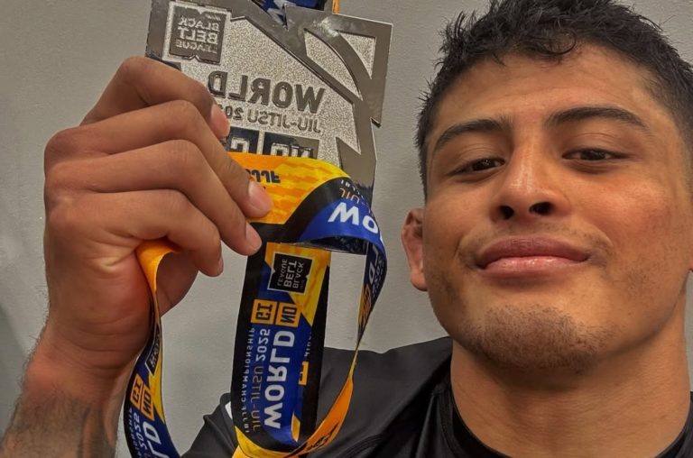 Atleta tico Julián Espinosa se proclama subcampeón mundial de jiu-jitsu sin kimono