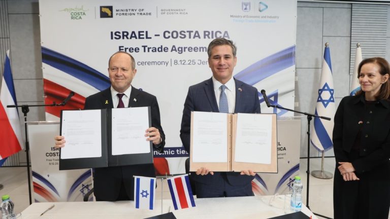 Poder Ejecutivo presenta a la Asamblea Legislativa el TLC con Israel