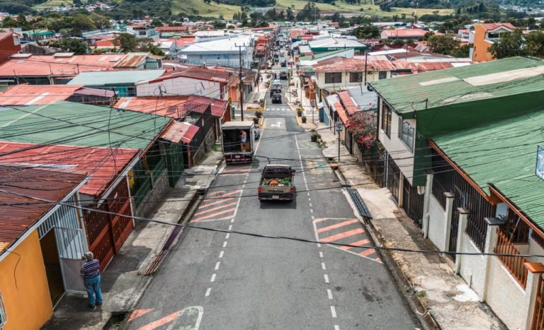 La Unión mejora acceso peatonal al tren con intervención vial en Calle 4