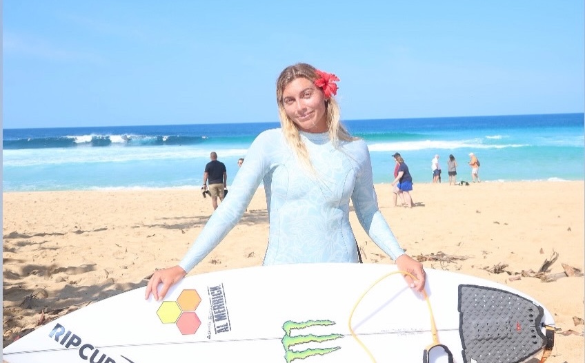 Surfista tica Leilani McGonagle alcanza los octavos de final en el Pipe Challenger
