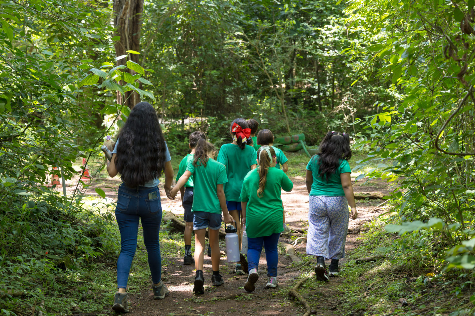 Imagen principal del artículo: Programa "Simbiosis" impulsa educación ambiental en comunidades vecinas a Reserva Conchal