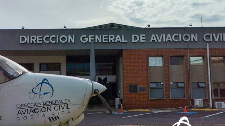 ¡Que alguien llame a alguien! El suplicio de obtener una licencia aeronáutica
