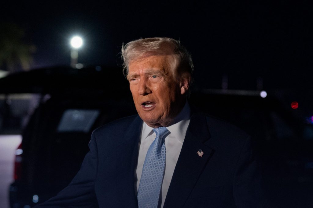 Trump dice que mantendrá el bloqueo naval a Irán "durante meses" si es necesario