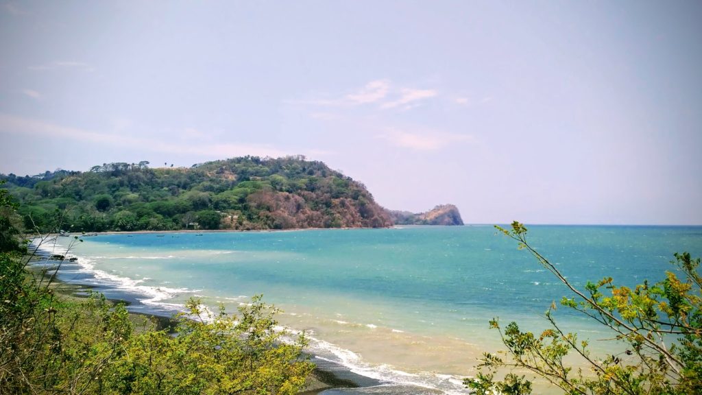 Tribunal frena desalojo de tres familias en playa Pógeres, Garabito