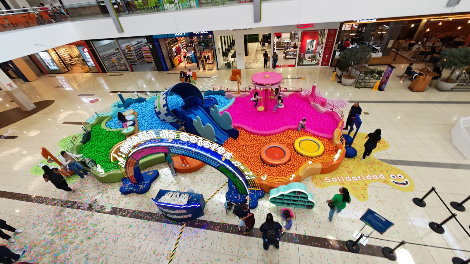 Imagen principal del artículo: Lincoln Plaza sorprende estas vacaciones con el parque sensorial “Melodía de Colores”