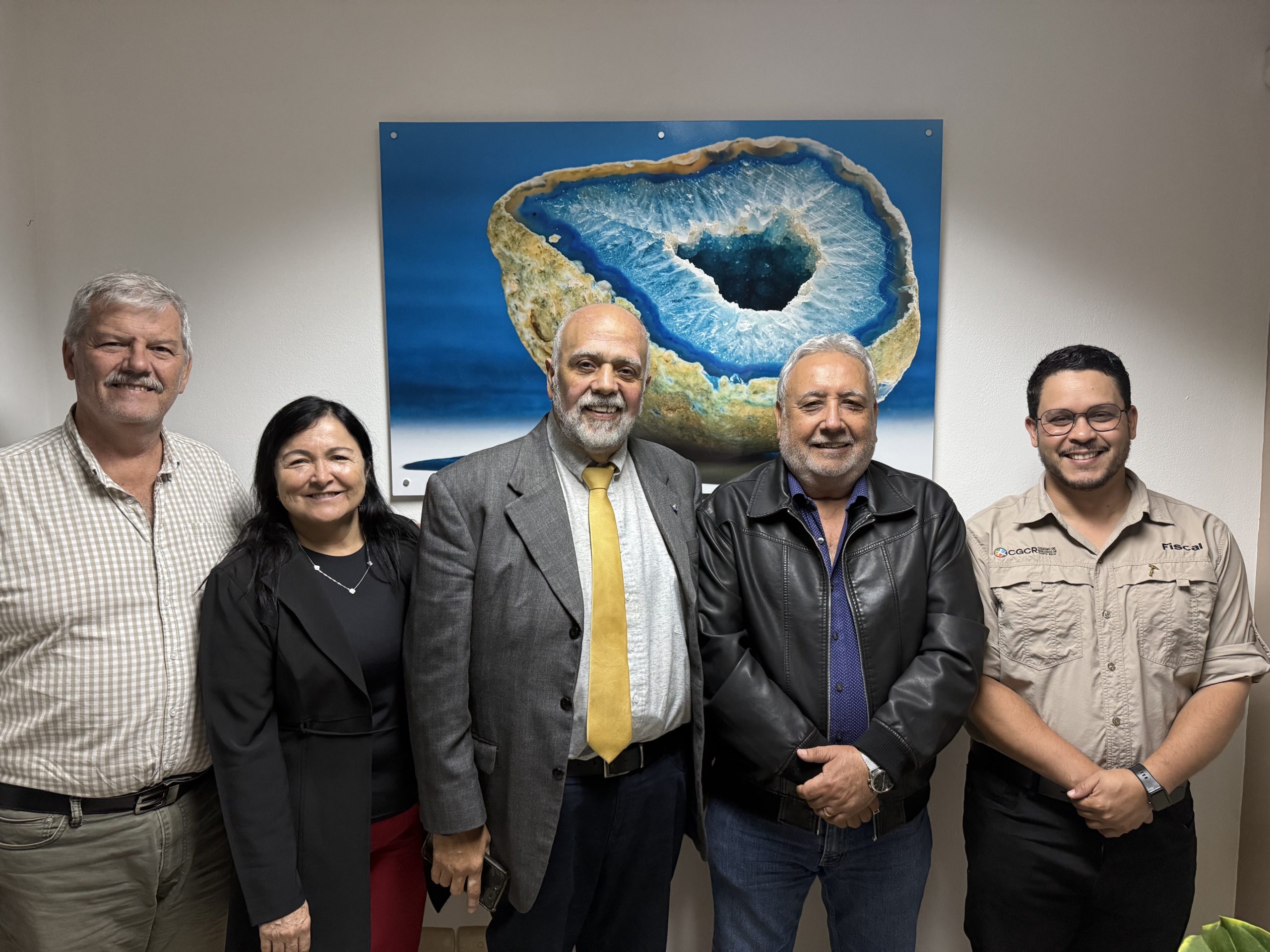 Imagen principal del artículo: CGCR recibe a candidato presidencial del partido justicia social costarricense quien asegura que: “explotar los recursos del país es necesario”.