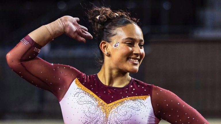 Luciana Alvarado se ubica en el Top 20 de la NCAA en piso y barras
