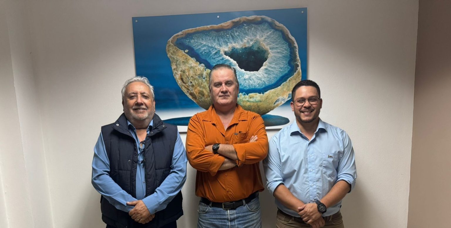 Imagen principal del artículo: Candidato presidencial Douglas Caamaño resalta la importancia de los criterios técnicos del Colegio de Geólogos de Costa Rica