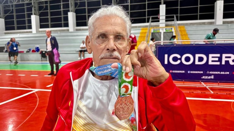 Adulto mayor de 80 años gana medalla de bronce en las boccias de los Juegos Deportivos Nacionales