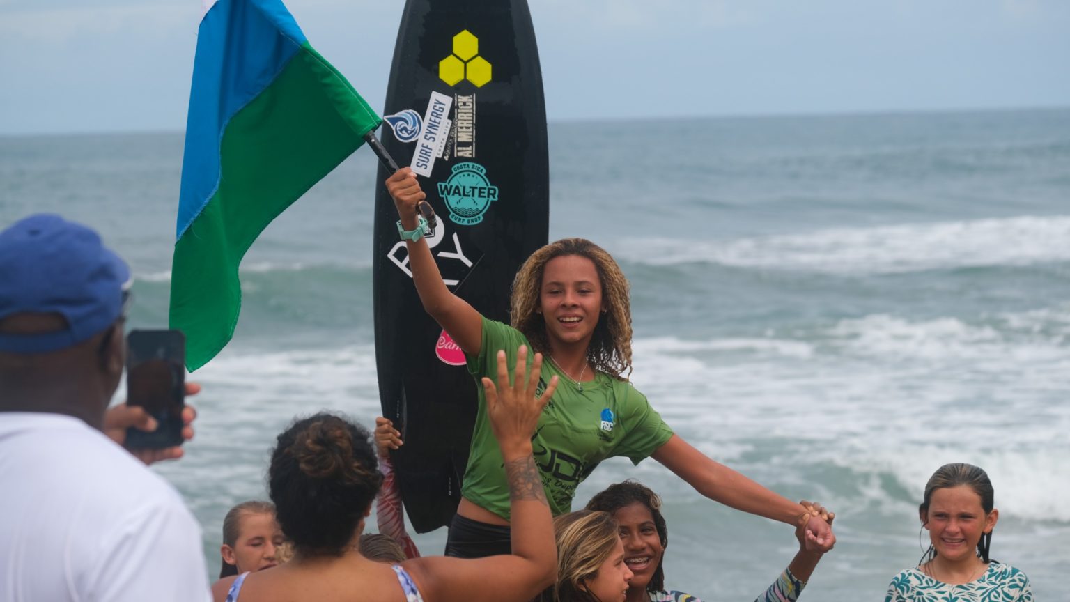 Imagen principal del artículo: El surf debuta en los Juegos Nacionales como deporte de exhibición en Playa Cocles