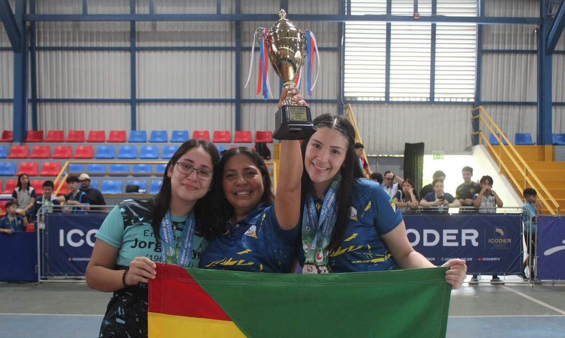 Imagen principal del artículo: Esparza domina el tenis de mesa y gana ambos títulos en Limón 2026