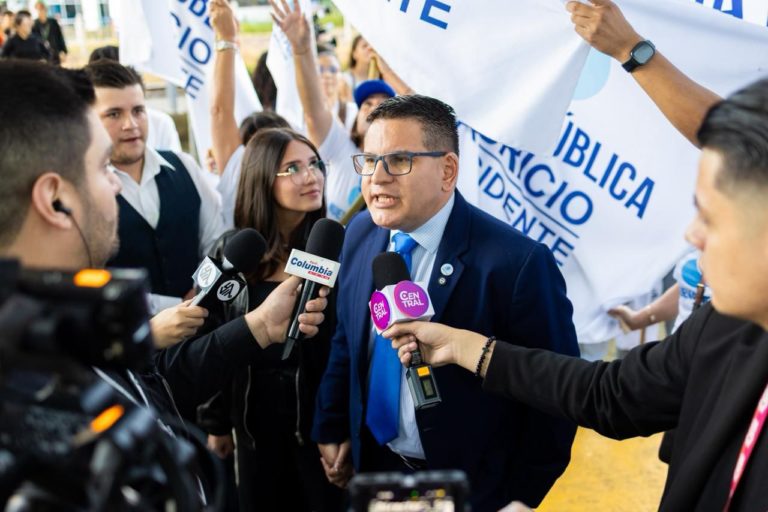 Fabricio Alvarado tras denuncia de acoso de asesora: "Los cargos son falsos y muy evidentemente de mala fe"