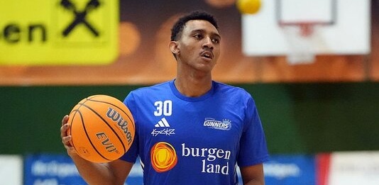 Imagen principal del artículo: Ian Martínez debutó en Europa: 18 puntos en el derbi de Austria