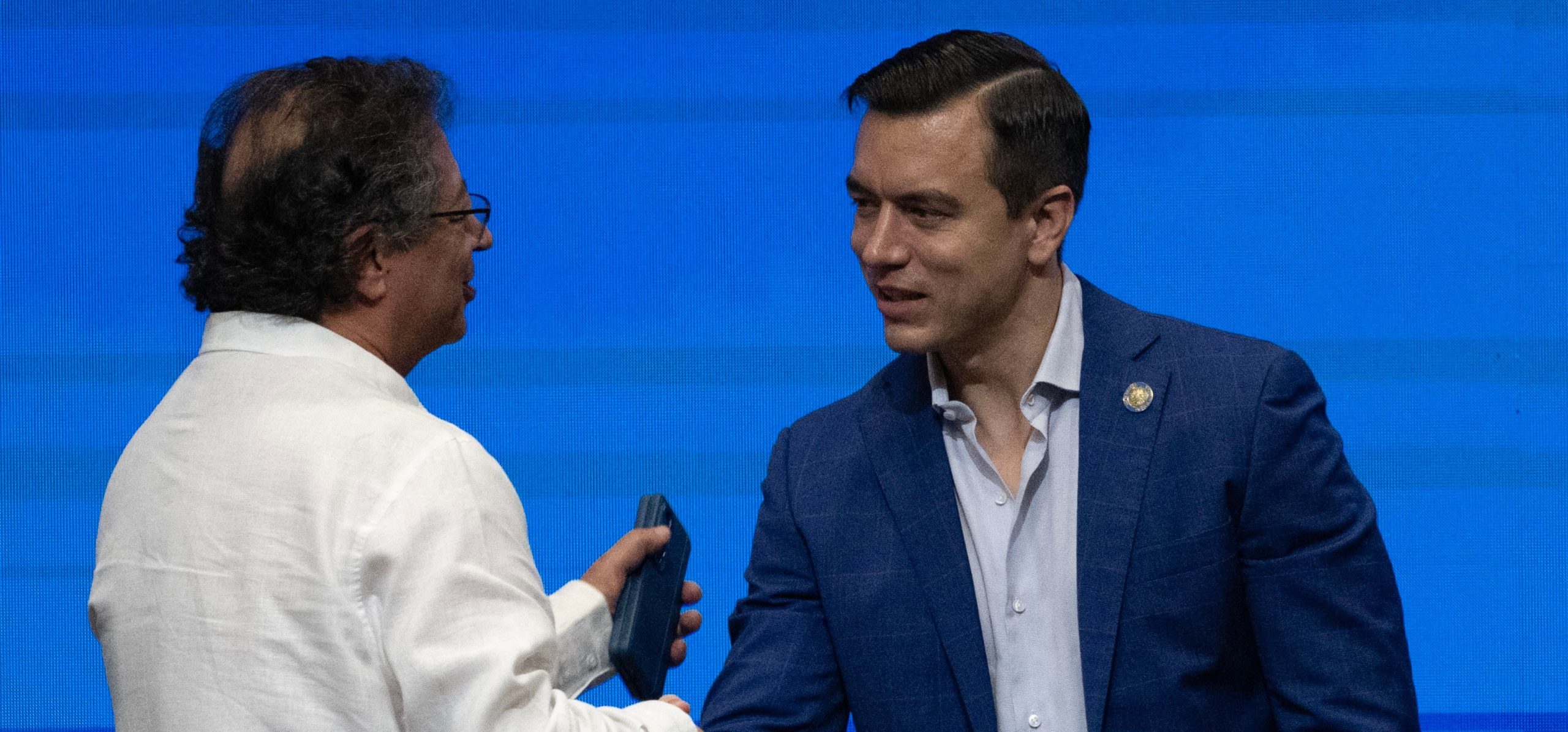 Imagen principal del artículo: Colombia y Ecuador se aplican aranceles del 30% y tensan su relación comercial