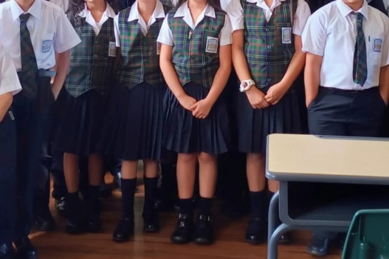Centros educativos no pueden prohibir uso de enagua como parte del uniforme escolar