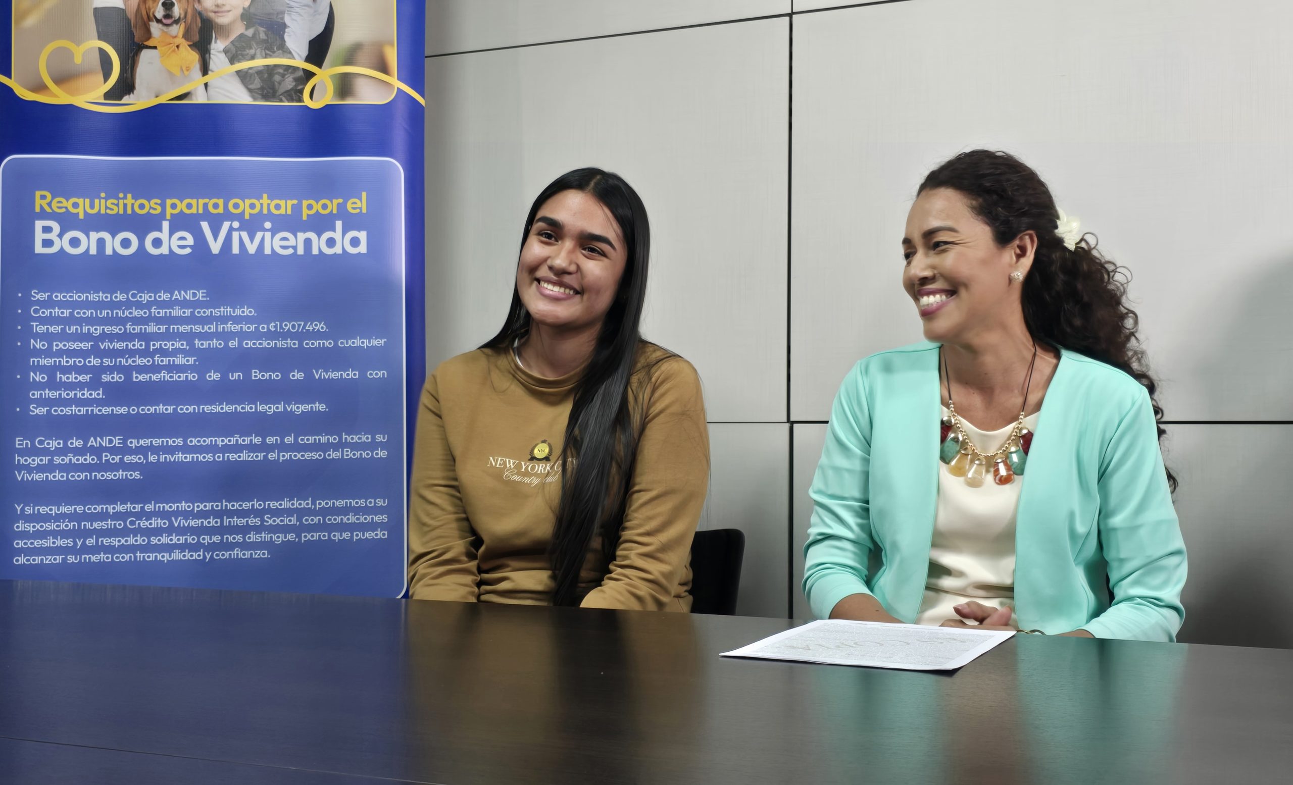 Imagen principal del artículo: Caja de ANDE tramita el primer Bono Familiar de Vivienda con el BANHVI