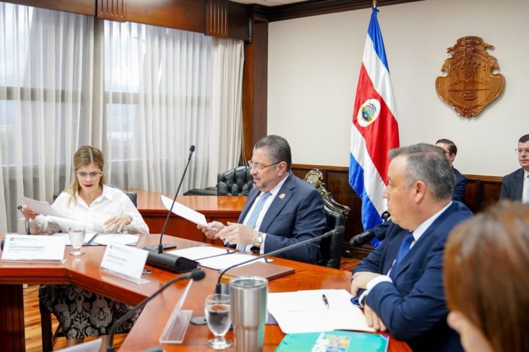 Chaves enfría el ROP, el tren acelera y la Sala IV sigue en ascuas