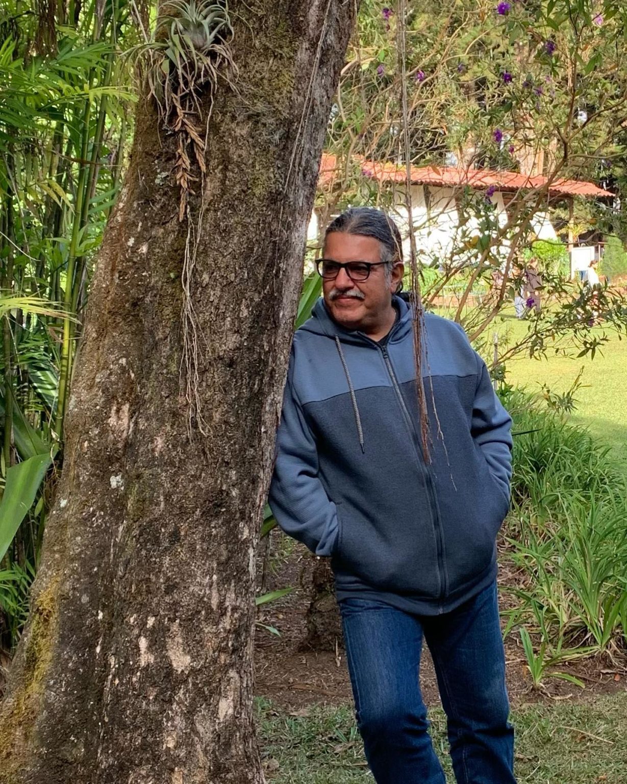 Imagen principal del artículo: Adriano de San Martín presenta su nuevo poemario VISIONES en San Pedro