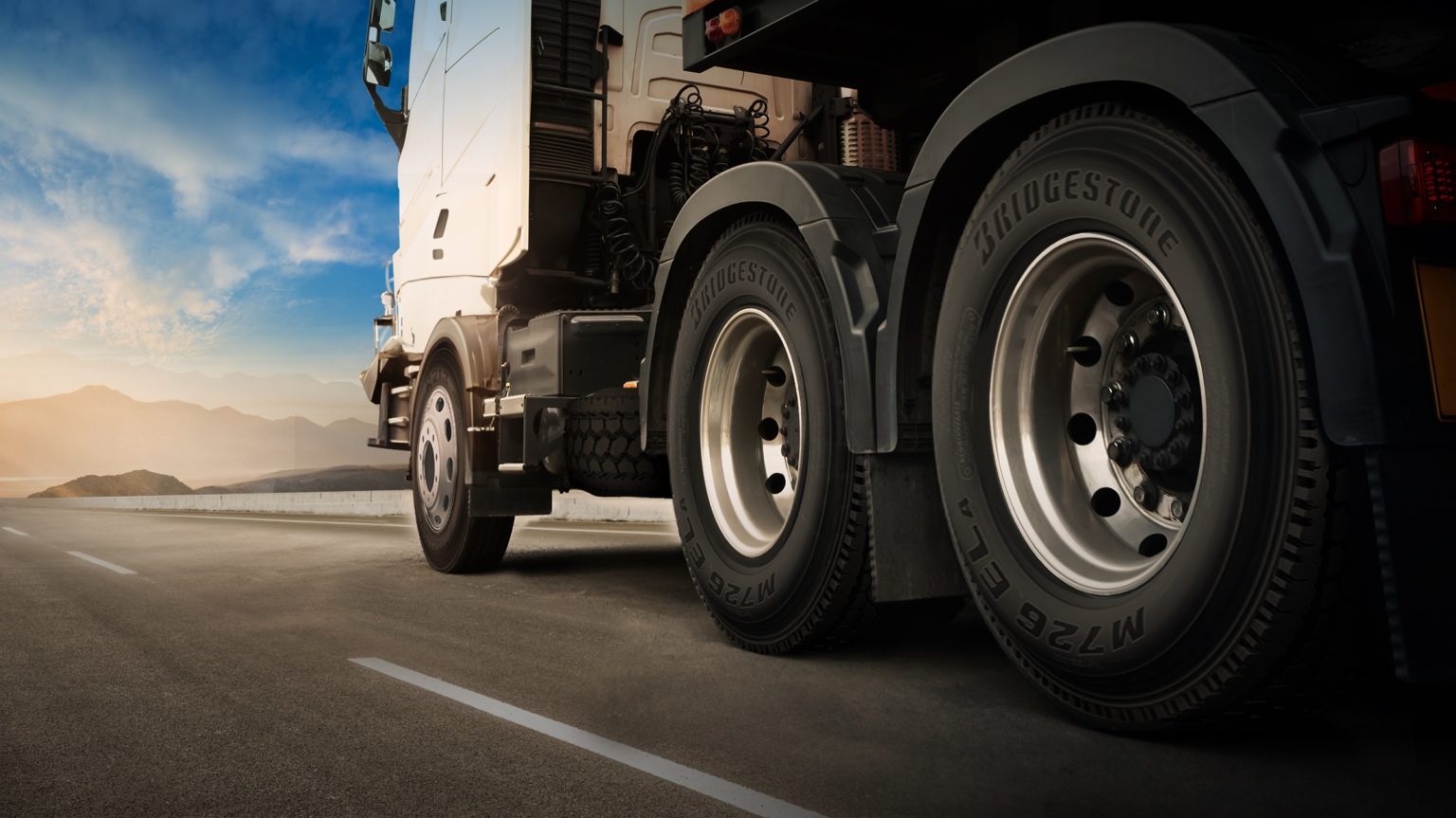 Imagen principal del artículo: Bridgestone desmitifica las creencias comunes sobre llantas para vehículos comerciales
