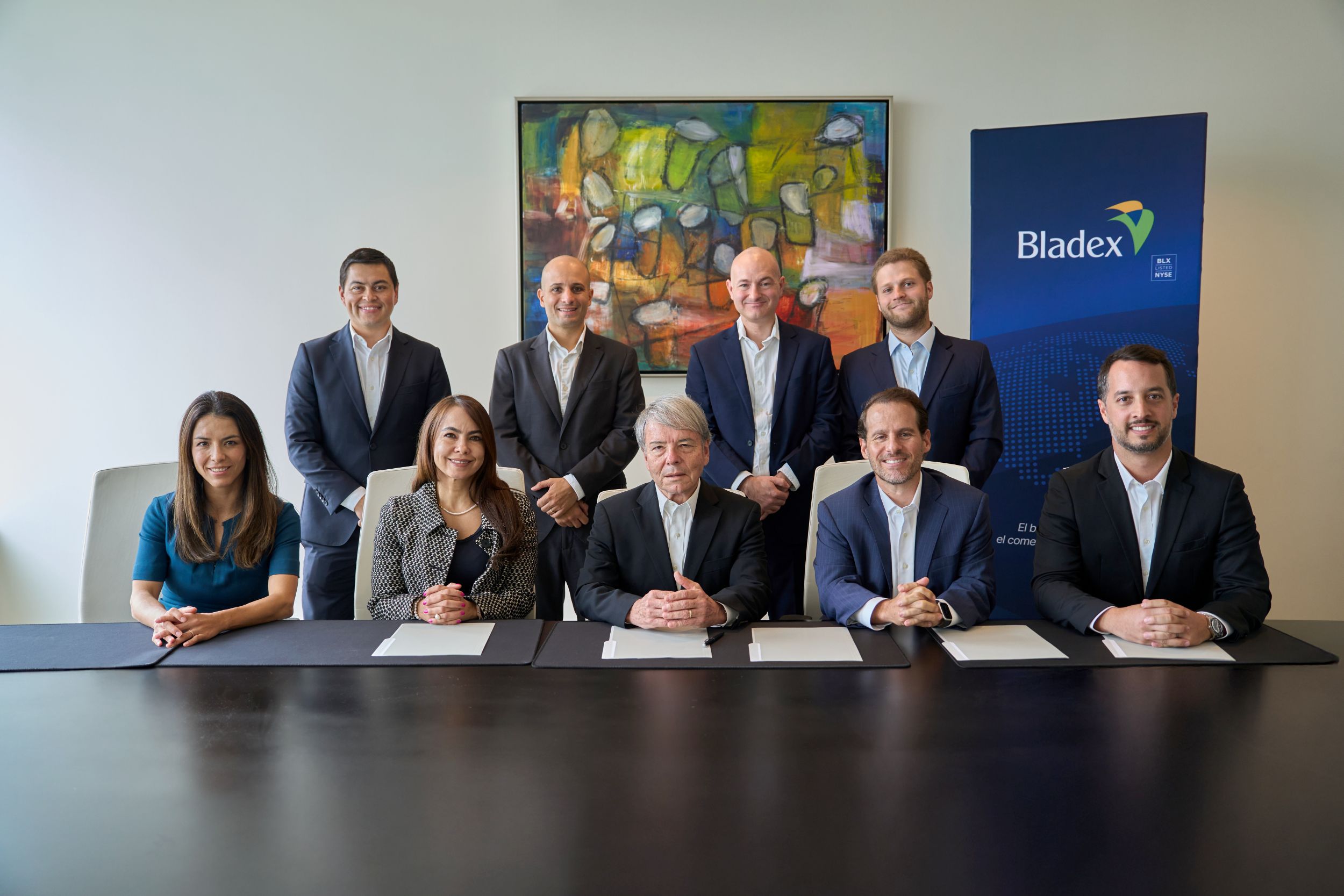 Imagen principal del artículo: Bladex acompaña a CAFSA en el cierre de su primer crédito sindicado por US$75 millones para impulsar el acceso al financiamiento vehicular en Costa Rica