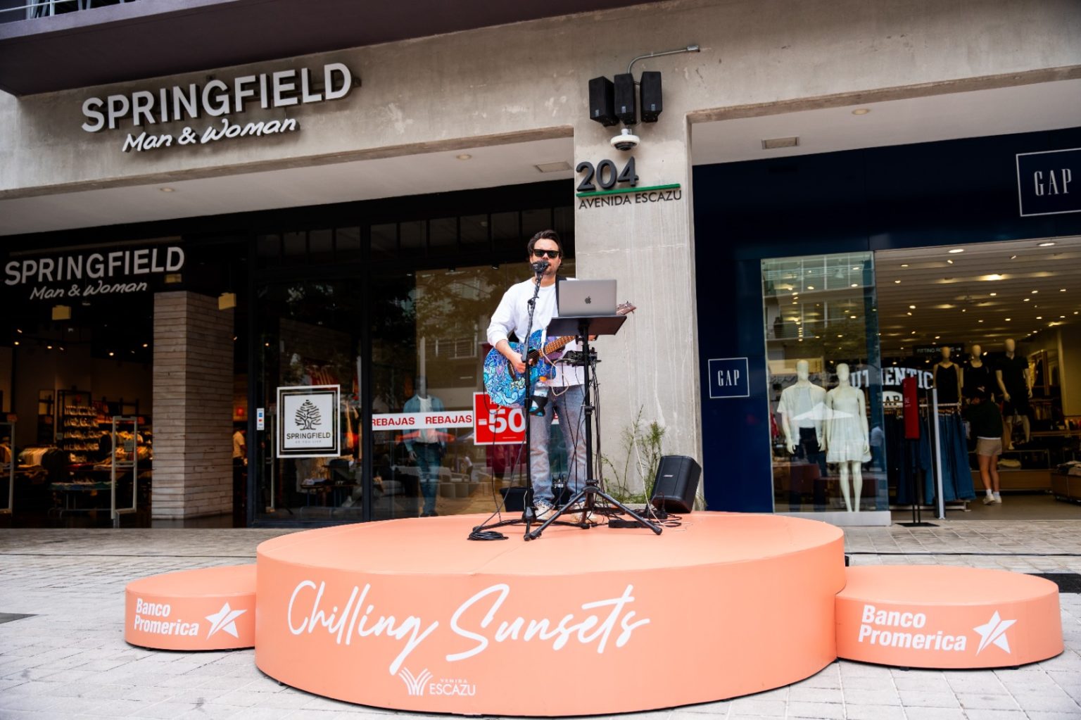 Imagen principal del artículo: Avenida Escazú inaugura 'Chilling Sunsets' con agenda cultural y gastronómica inspirada en la Toscana