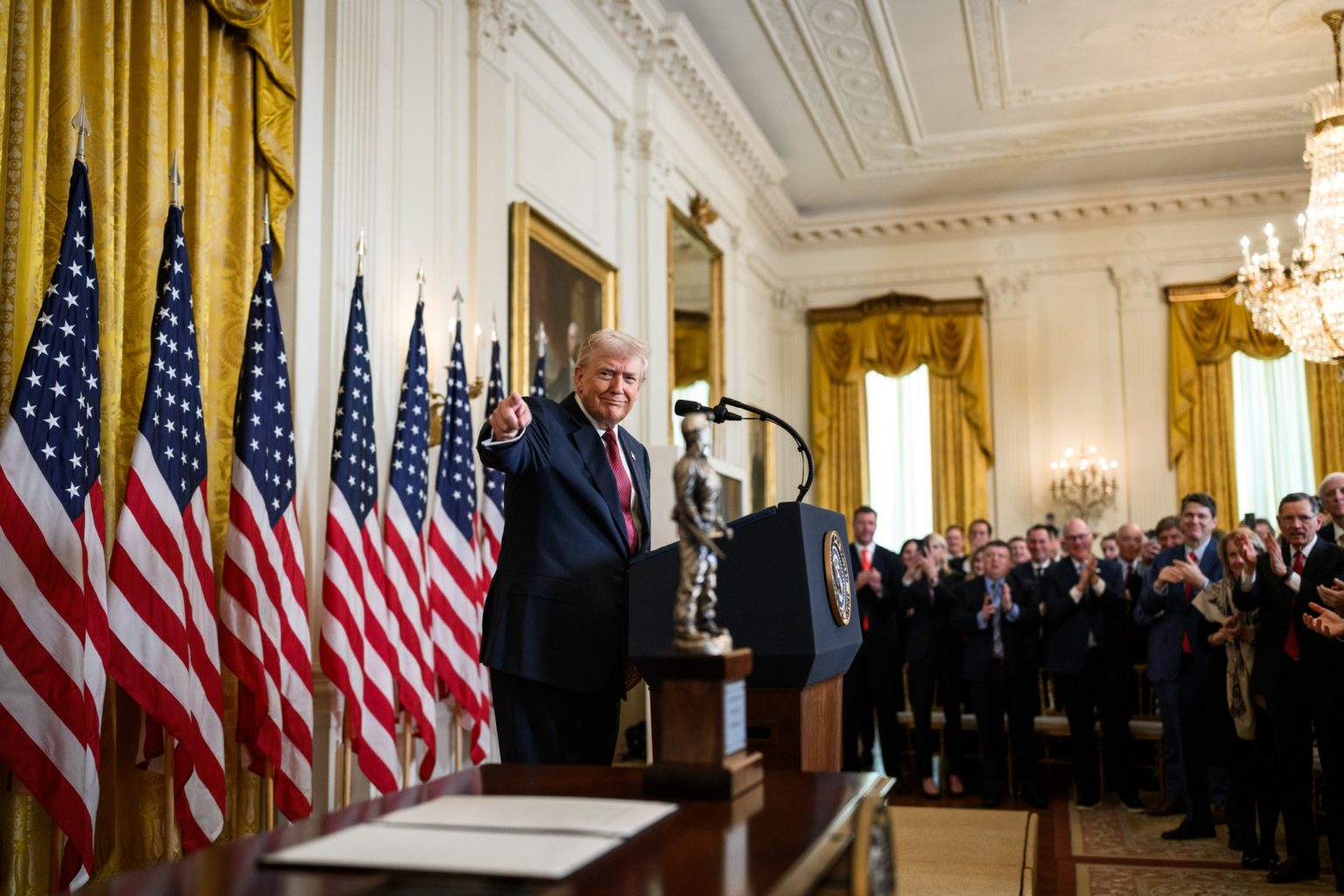 Imagen principal del artículo: Del totalitarismo invertido hacia el neofascismo de Trump
