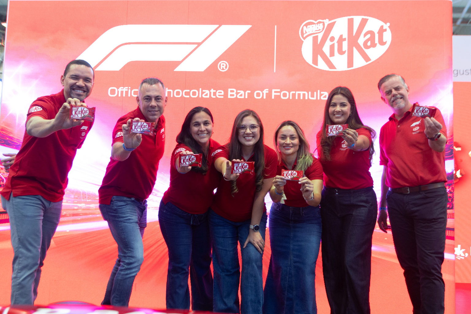 Imagen principal del artículo: KitKat se convierte en la Barra de Chocolate Oficial de la F1® y lleva la experiencia hasta Centroamérica